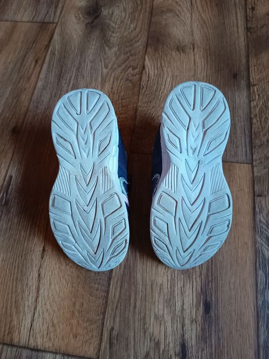 Adidas niebieski