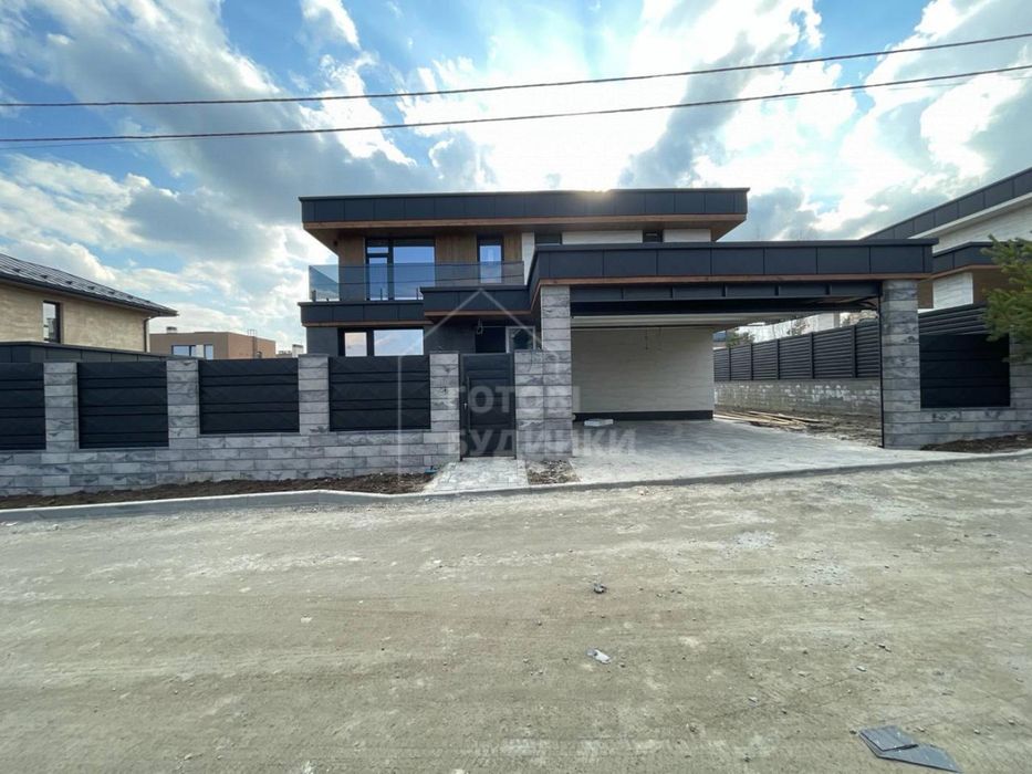 Красивий будинок в стилі Хай-Тек. Газ. Навіс. Охорона