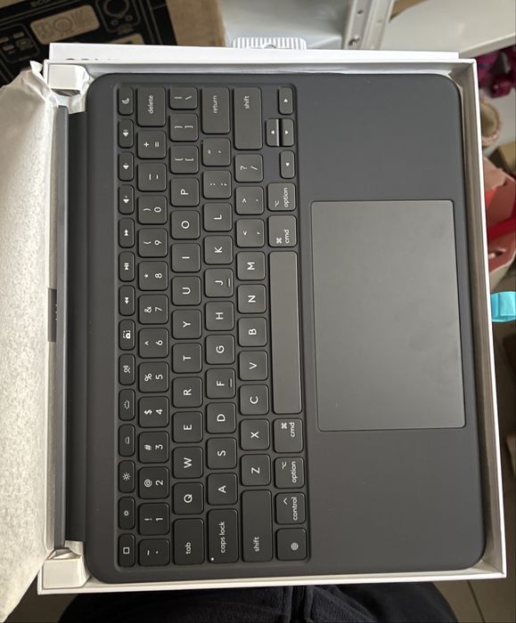 Logitech Combo Touch для iPad Pro 13