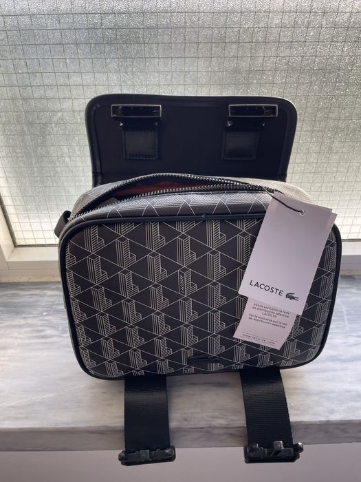 Bolsa Lacoste Preta – Design Moderno e Versátil