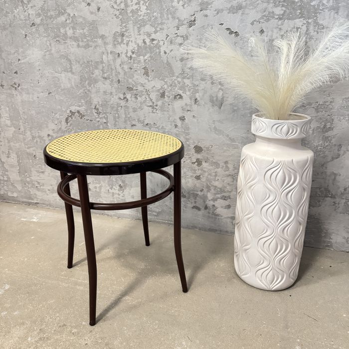 Włoski stołek Brevettato – styl vintage, siedzisko rattanowe