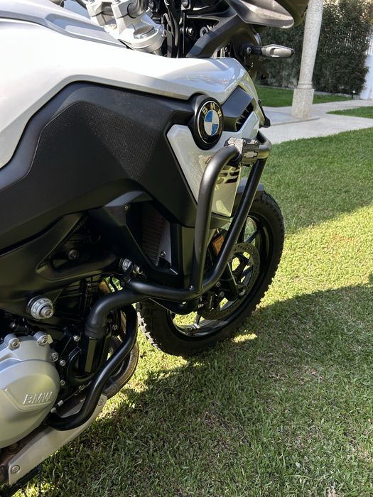 BMW F 750gs com extras