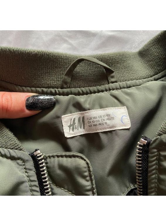 Актуальний красивий бомбер