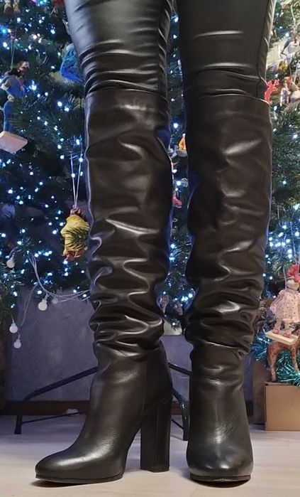 Сапоги-трубы на каблуках