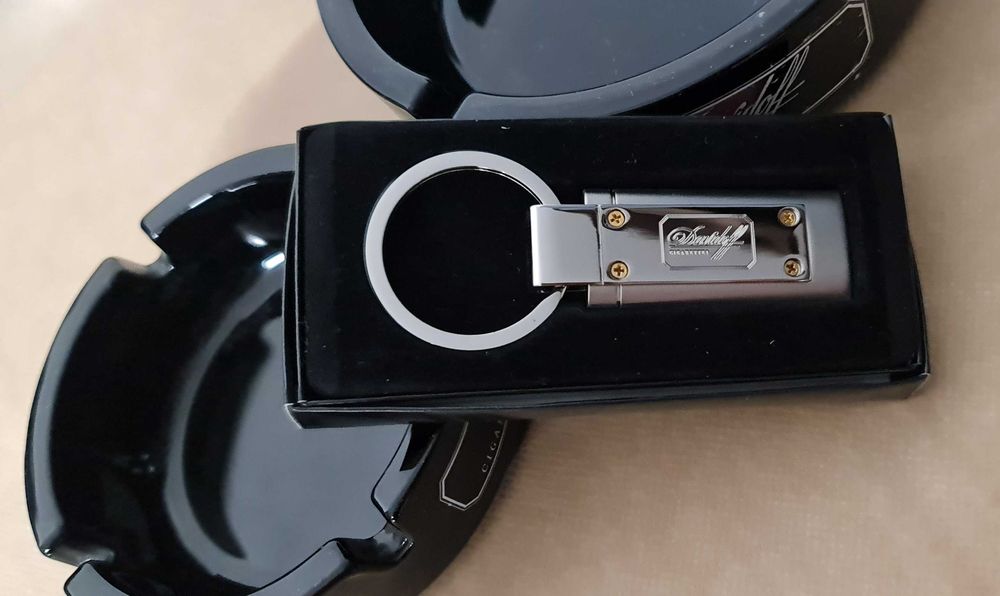 Porta chaves - cinzeiros - isqueiro DAVIDOFF