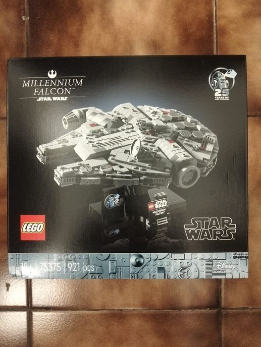 Lego Millennium Falcon e Robot R2 D2 - STAR WARS fechado origem - NOVO