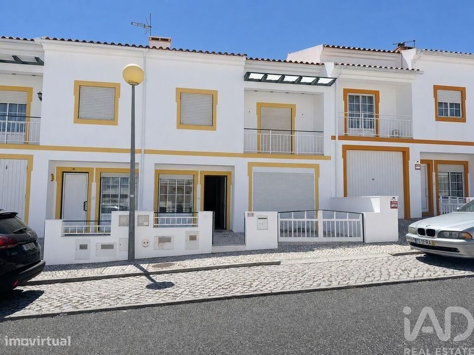 Moradia geminada T3 em Alfeizerão de 110 m2