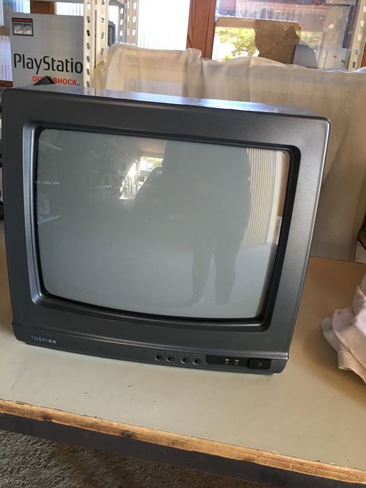 TOSHIBA Color Television Model 1400 RT64740208220161120