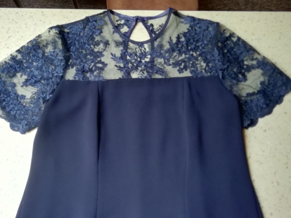 Piękna, elegancka klasyczna sukienka.