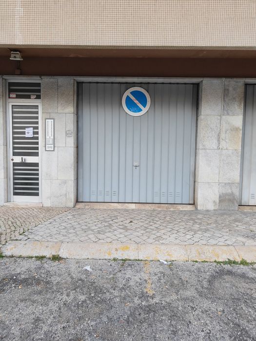 Arrendo lugar de carro numa garagem