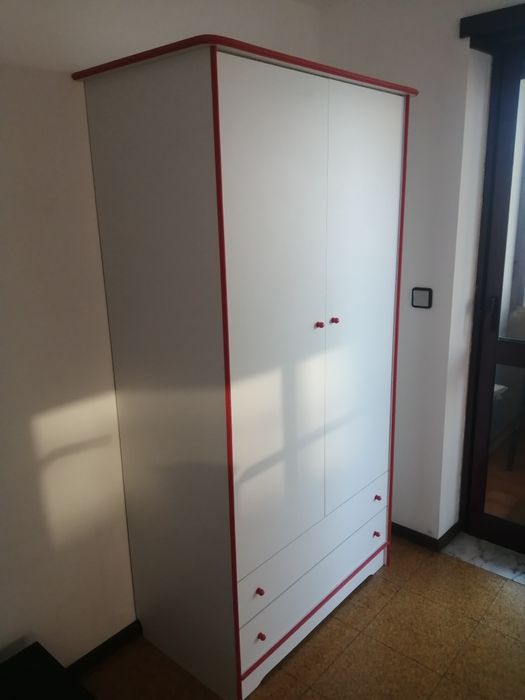 Roupeiro com 2 portas + 2 gavetas