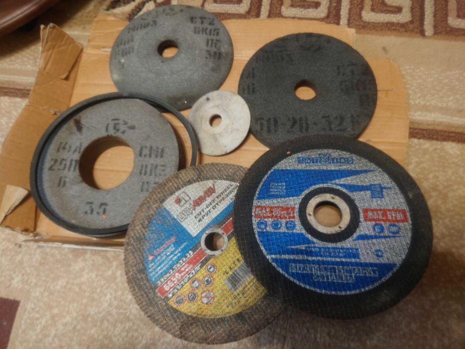 Абразивные круги и Ремень клиновой Z-560