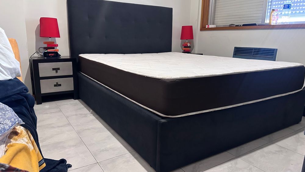 Sofá cama emEstado de nova e cama casal completa