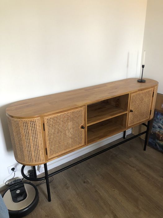 Móvel aparador em rattan e estrutura metalica