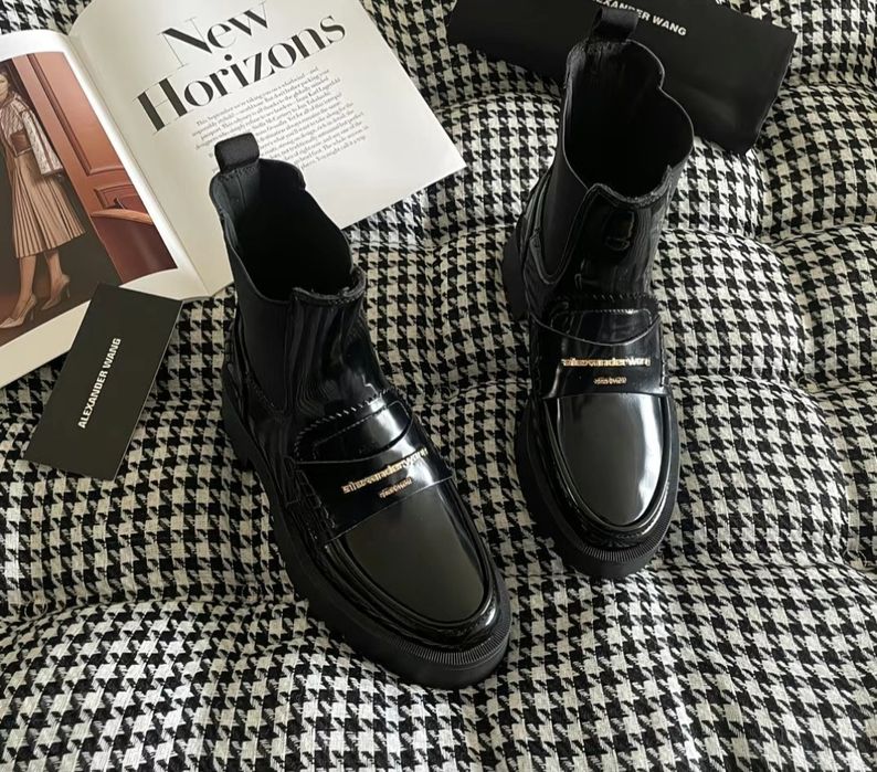 Нові ботинки )))