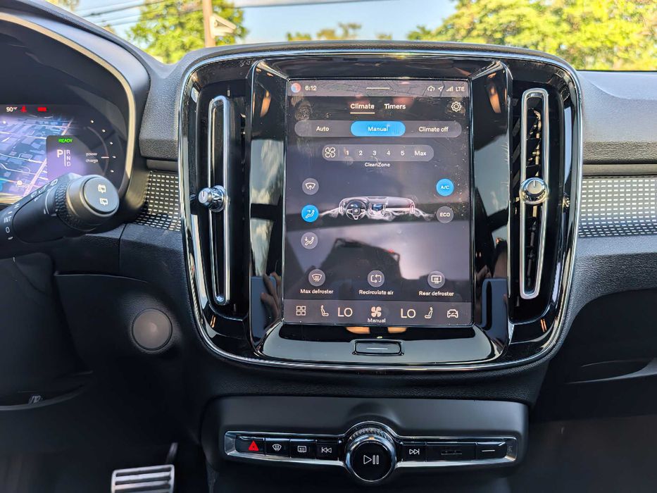 Volvo XC40 Electric      2022