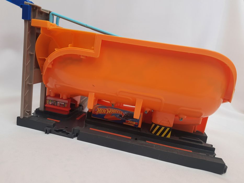 Ігровий набір hot wheels трек "трюки в місті"