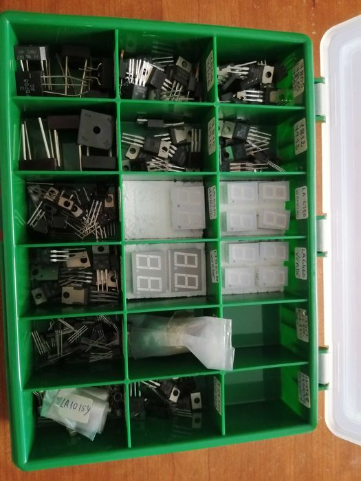 Circuito integrados, memórias, displeis, etc