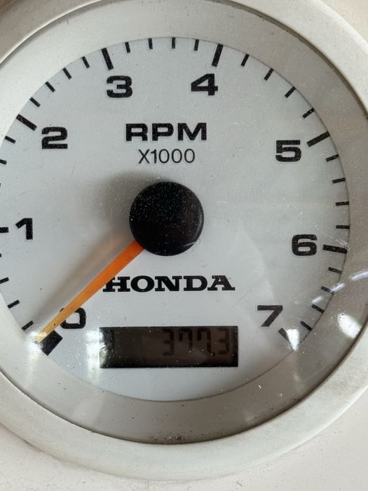 Łodź motorowa z silnikiem zaburtowym Honda BF 150