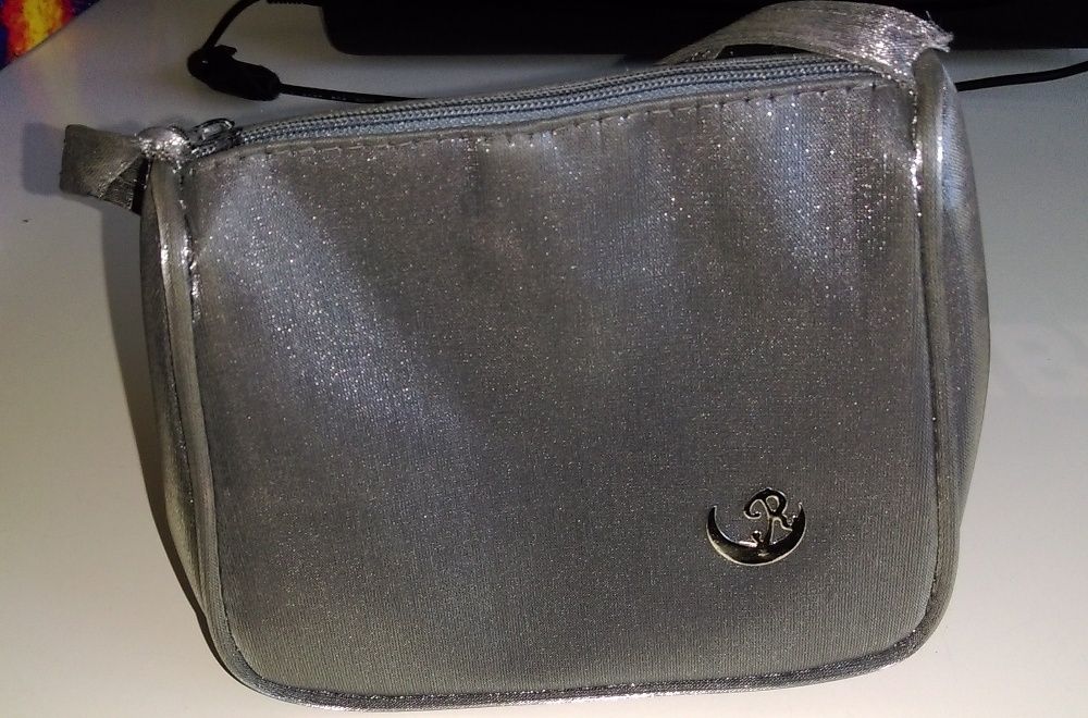 Torebka mała do ręki srebrna, śliczna, elegancka wesele impreza