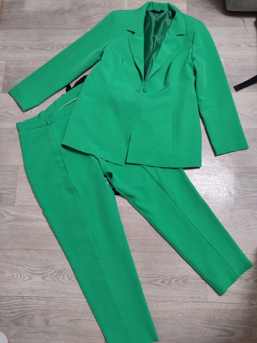 Костюм класичний жіночий
