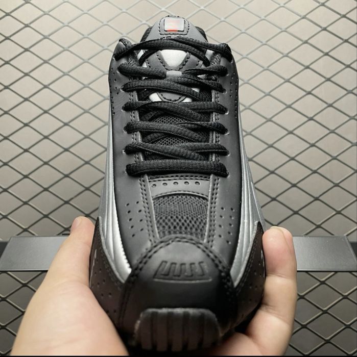 Nike Shox R4.