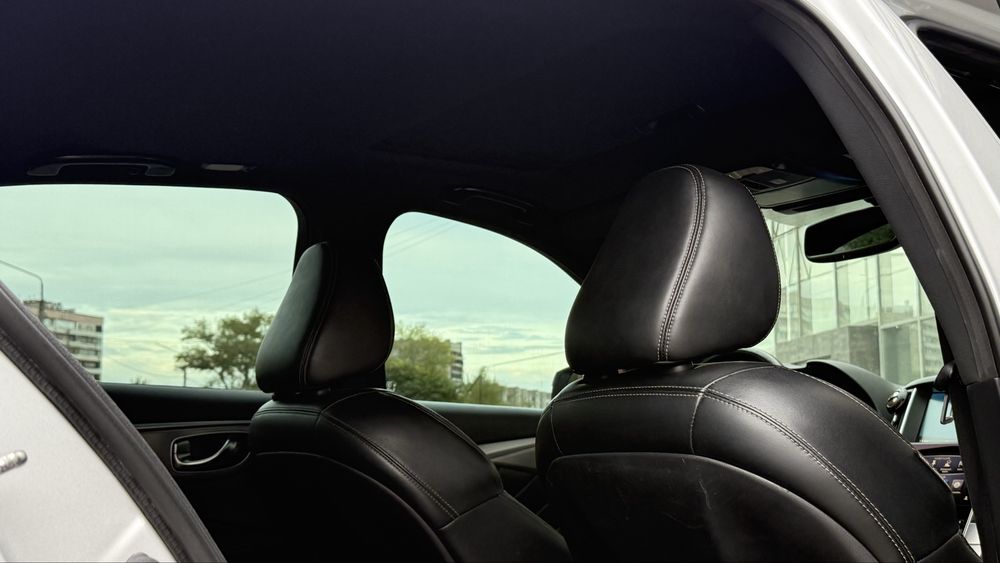 Продам Infiniti Q50   Полный привод 3,7 Газ/Бензин