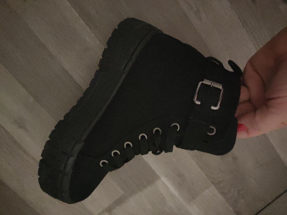 Botas com acessório ( bolsa)