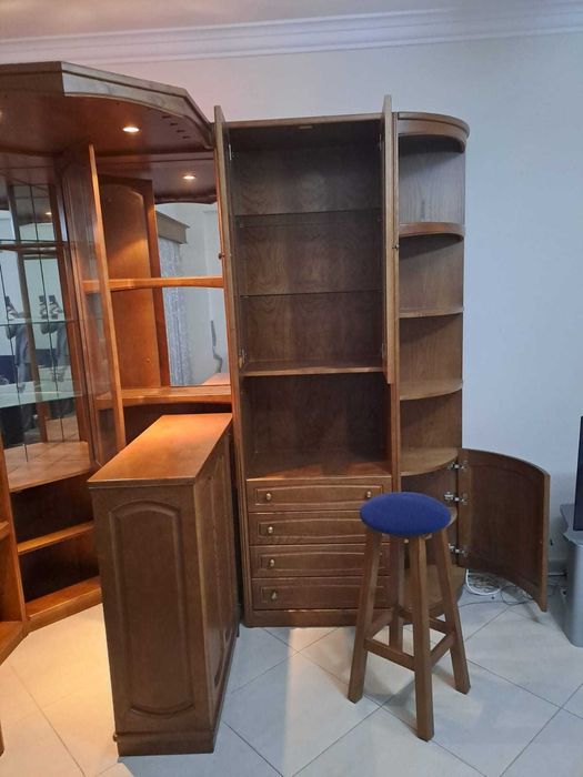 Móvel Bar de Canto Premium em Carvalho + 2 Bancos – [JÁ DESMONTADO]