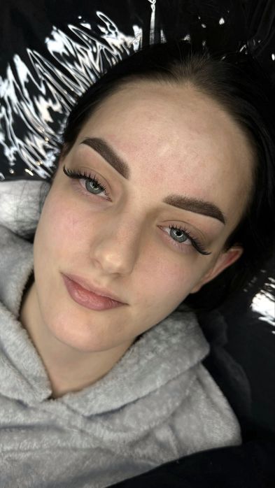 Modelka na makijaz permanenty