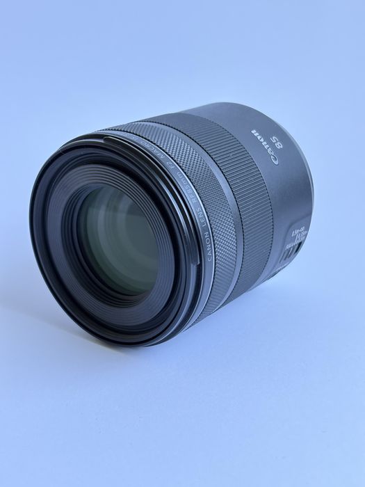 Canon RF 85mm F/2 Macro IS STM