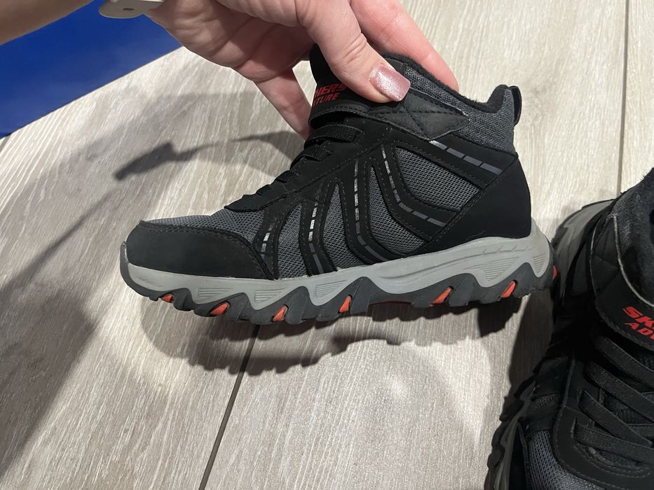 Зимове хлопчаче взуття skechers