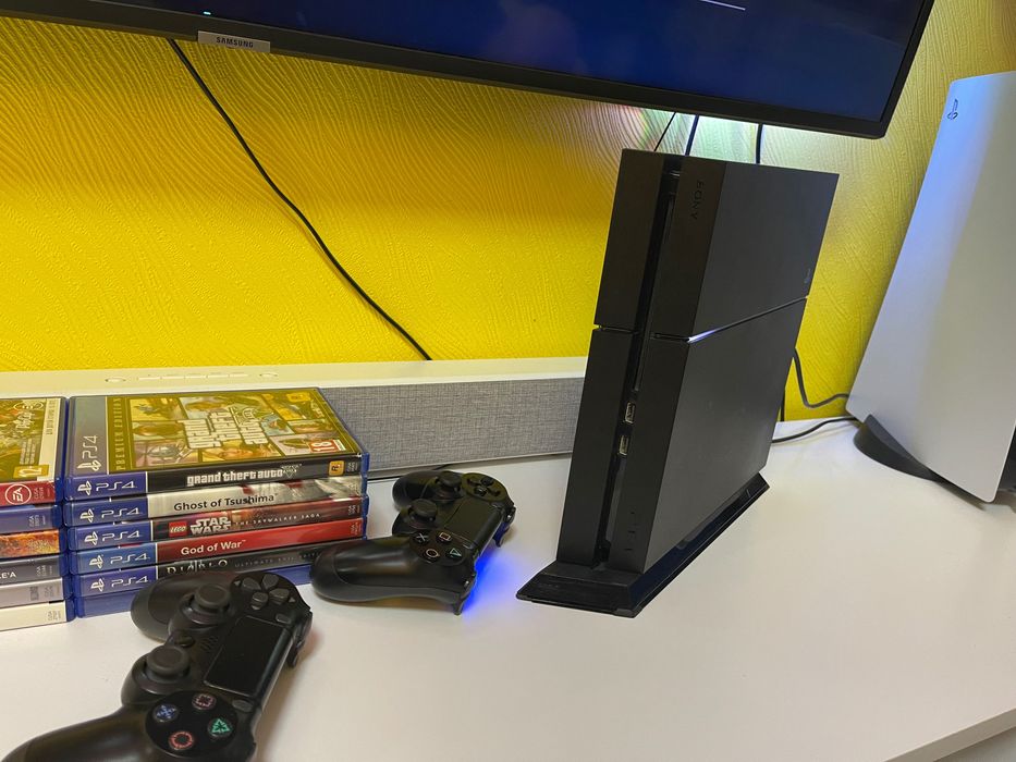 PS4 1000gb в отличном состоянии Sony PlayStation 4 1TB на подарок