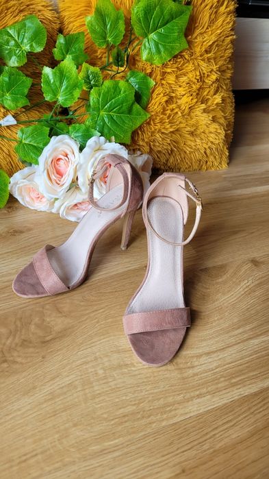 Szpilki sandałki na obcasie pudrowy róż zamszowe rozmiar 36