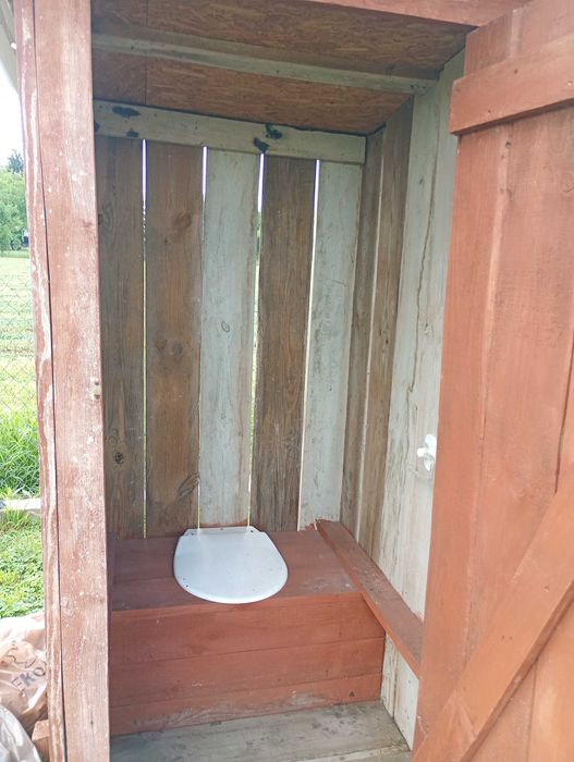 Wc wychodek budowlany