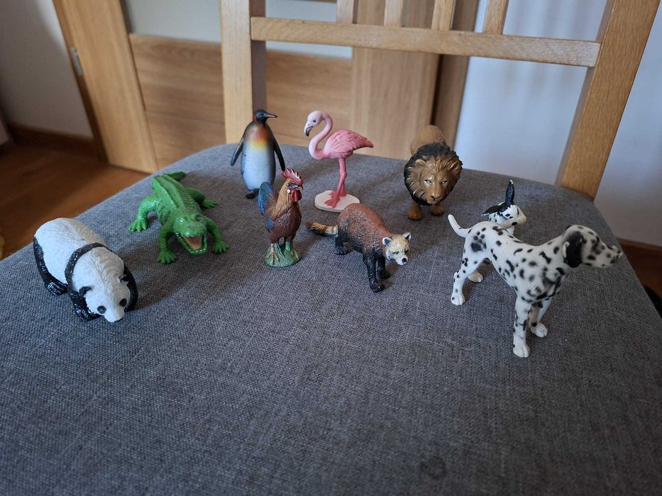Zestaw zwierzątek do zabawy (kilka jest firmy Schleich)