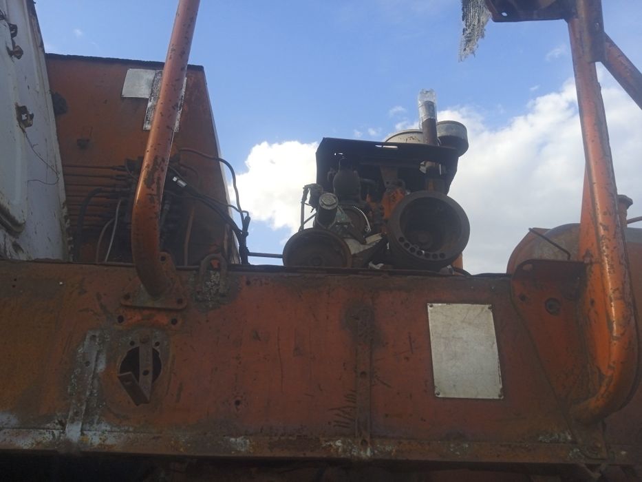 Продам комбайна на ходу треба прикласти тришки руки