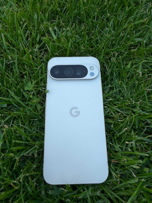 Google Pixel 9 Pro 256 GB Porcelanowy — bateria 94%, etui Google, bez blokady