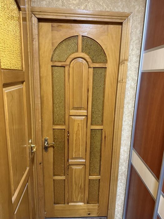 Продам двері між кімнатні (деревяні)