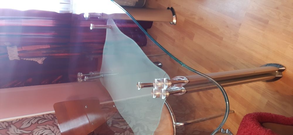 Стол стеклянный и стулья