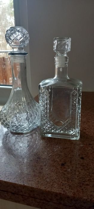 Sprzedam  szklane karafki