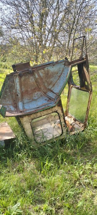 продам кабіну ЮМЗ  є стекла та двері