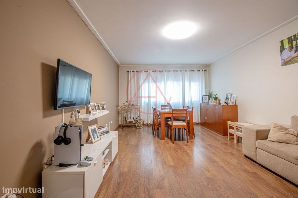 Apartamento T2 com Terraço e Garagem