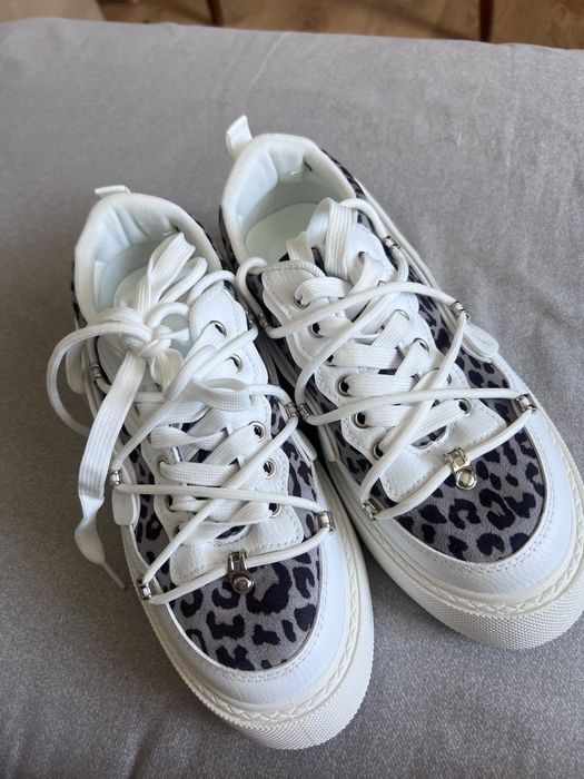 Кросівки жіночі розмір 39