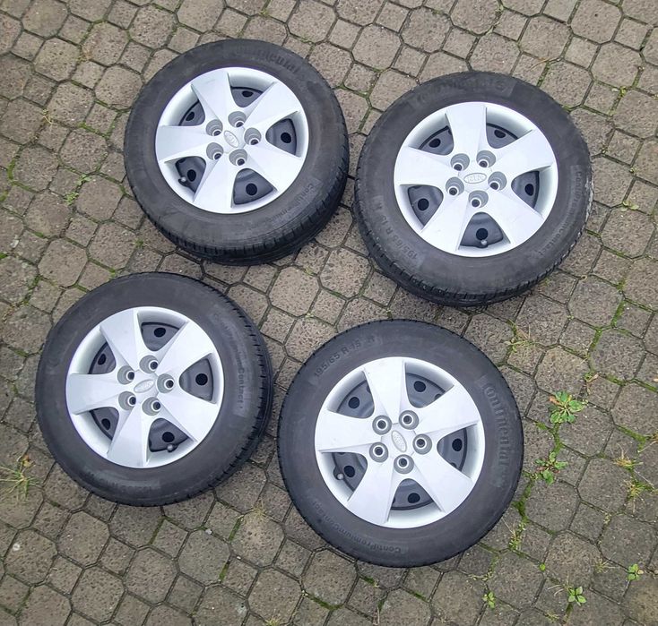Диски з резиною та ковпаками  Kia, Hyundai 5×114.3 r15
