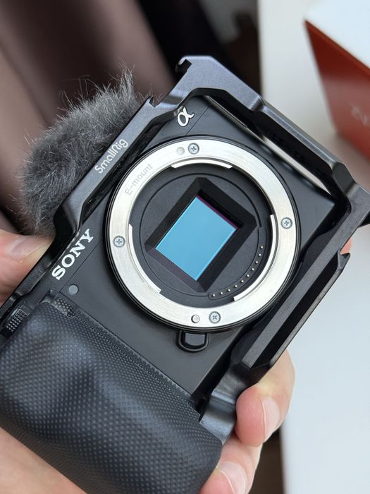 Бездзеркальна камера Sony ZV-E10