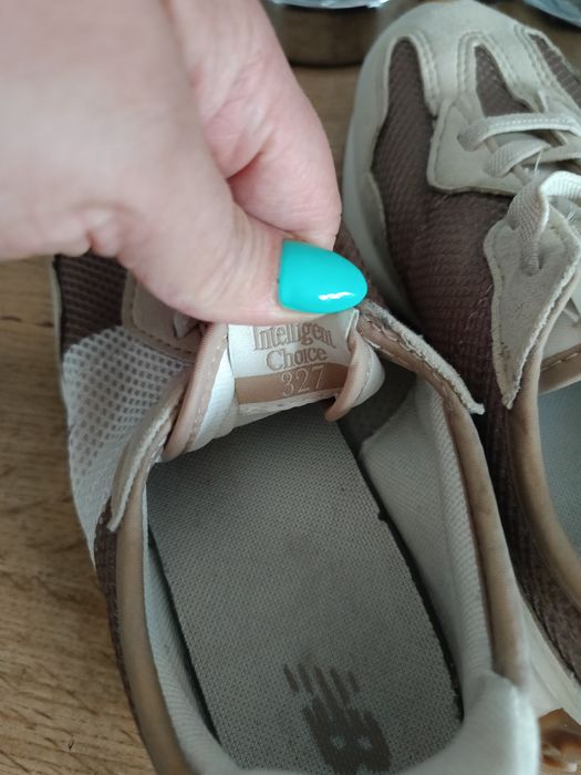 Buty New Balance 327 beżowe 33