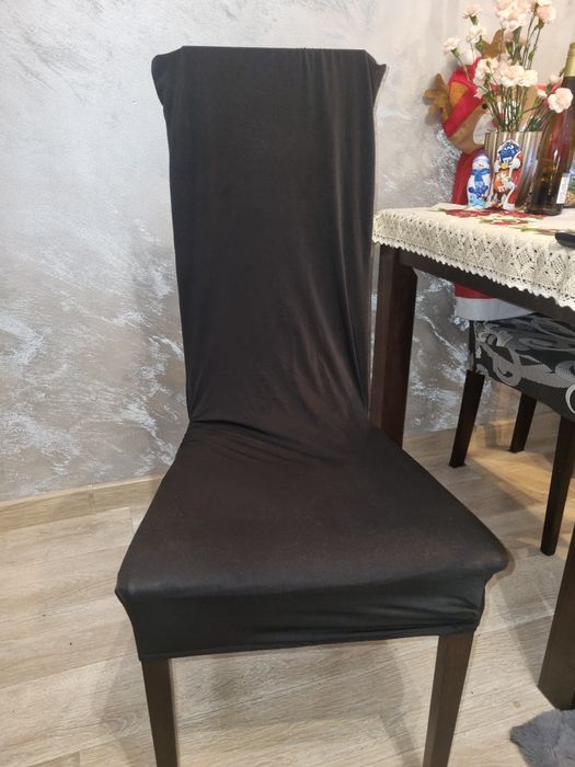 Czarne elastyczne pokrowce na krzesła.  Założone jeden raz i wyprane .