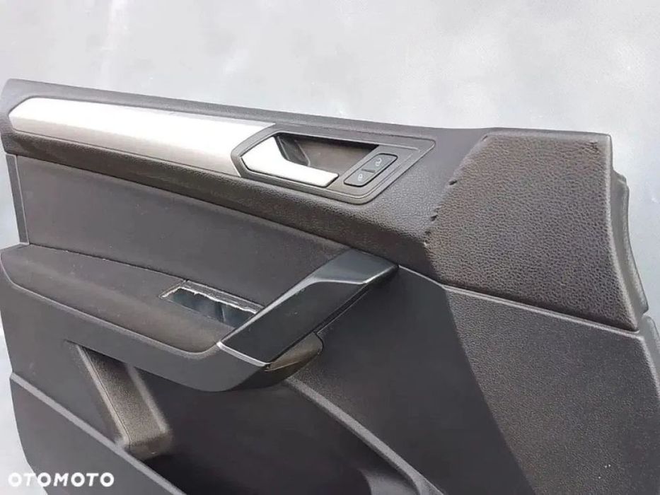 vw touran iii 5ta 15- boczek drzwi przedni lewy przód tapicerka