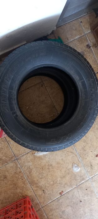 2 Pneus simi novos